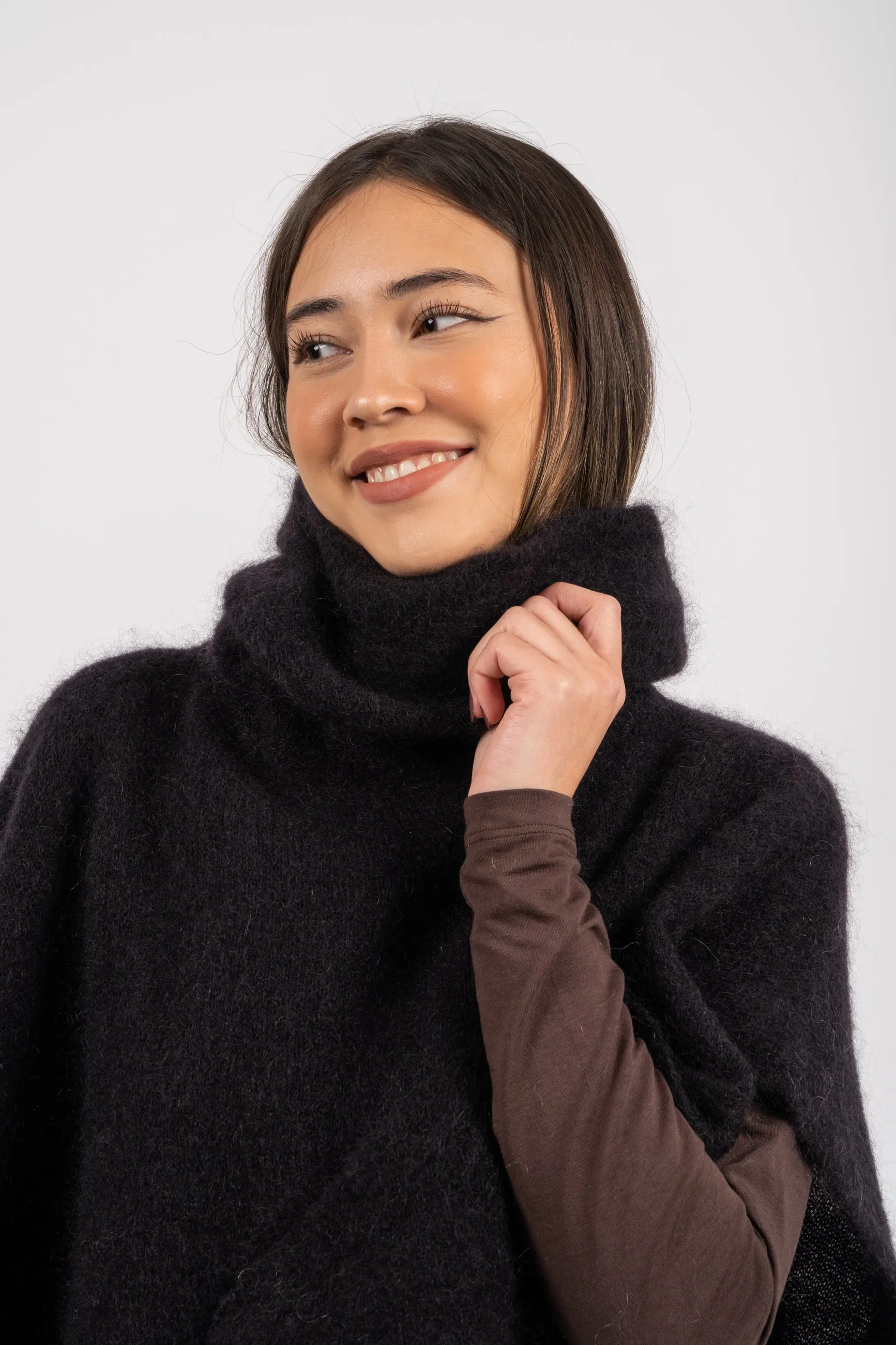 Bella Poncho - Black