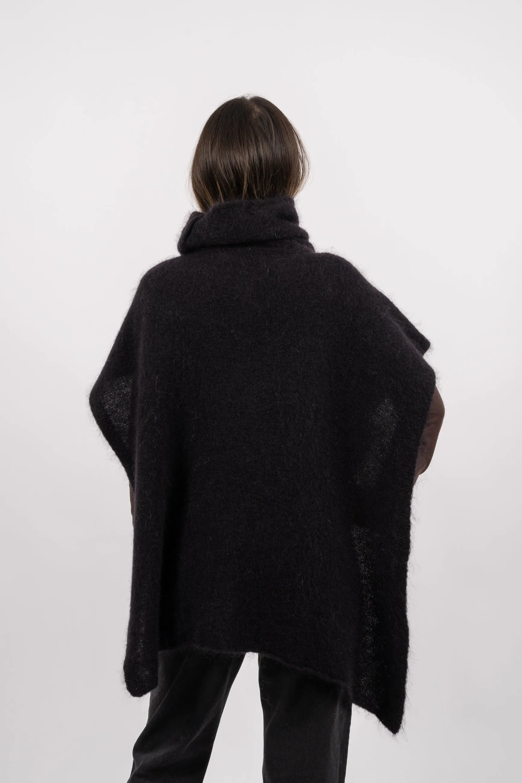 Bella Poncho - Black