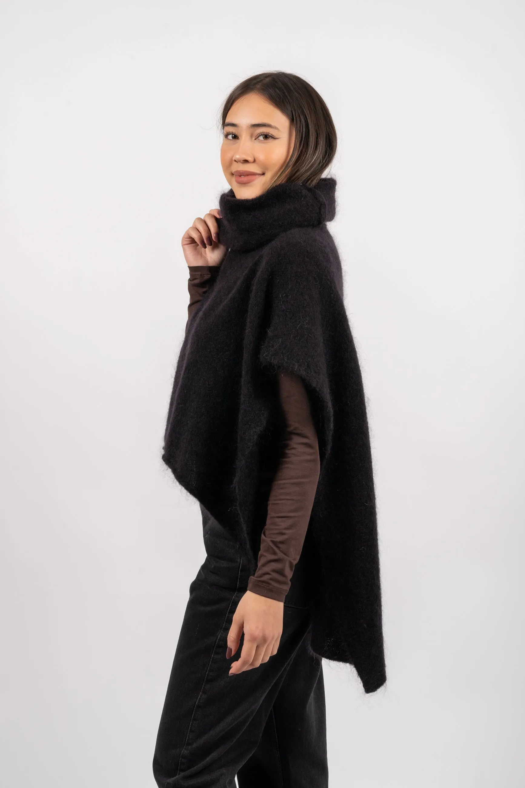 Bella Poncho - Black