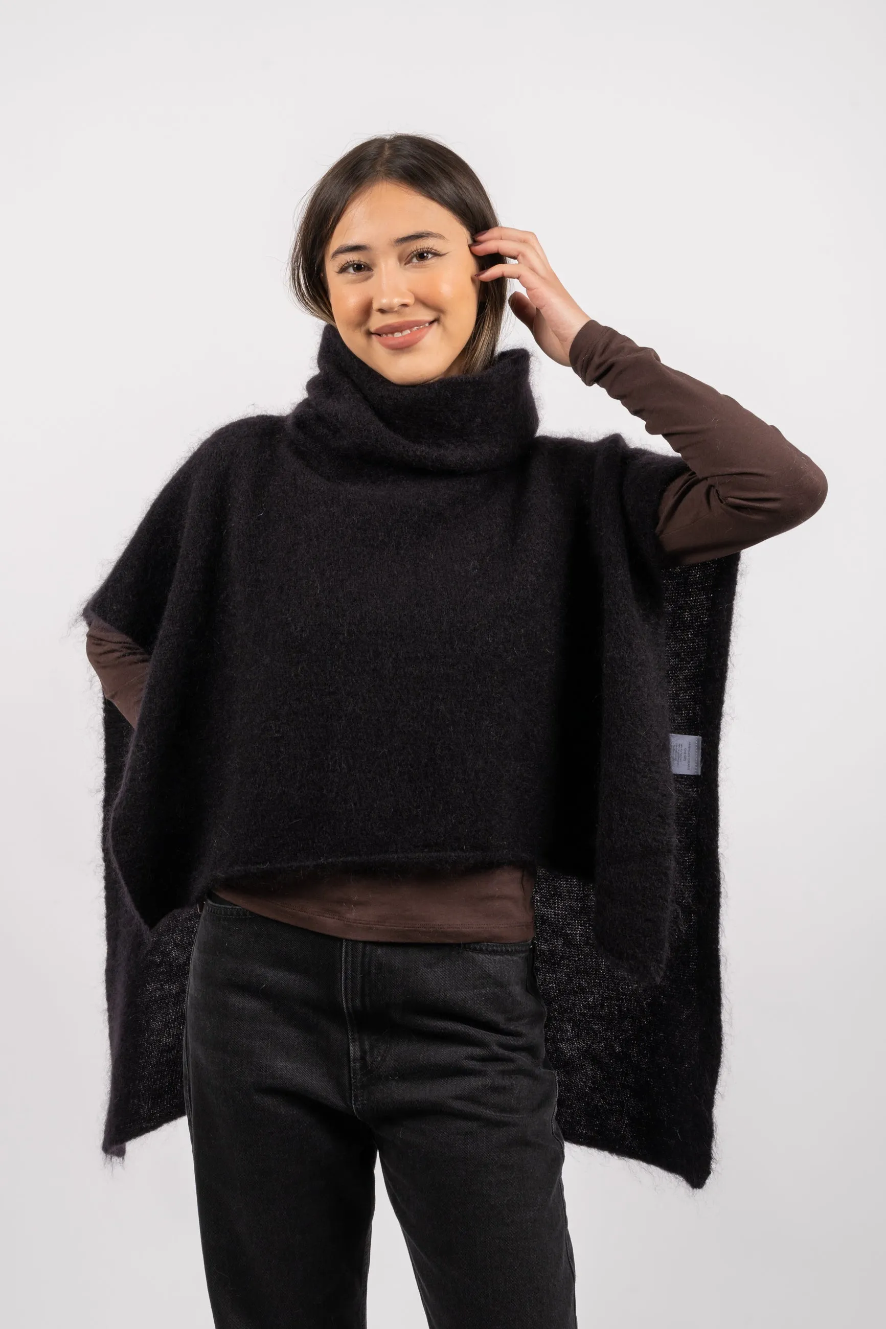 Bella Poncho - Black